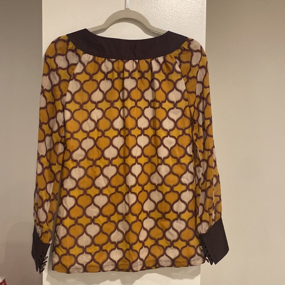 Now on Sale!! Tory Burch Women's Geometric Print Top - Brown and Cream. Size 4 - Picture 4 of 6